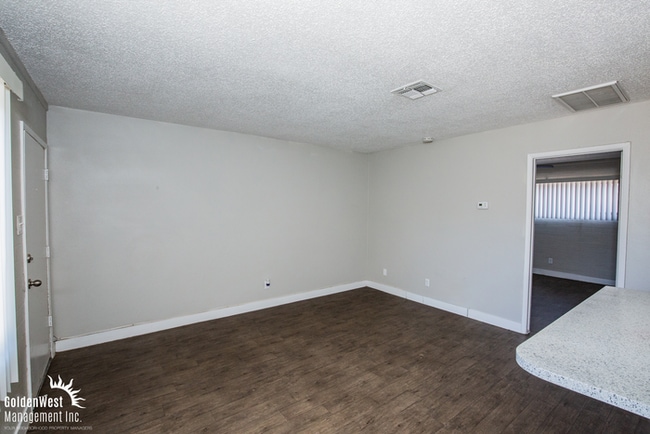 Building Photo - Charming 1Bdm 1Ba Apartment in Central Las Vegas - MI Special