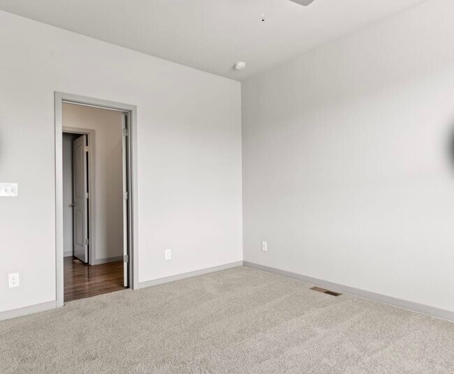 Building Photo - 3368 S Biscay Way
