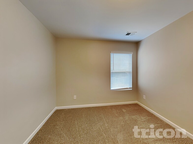 Building Photo - 4118 Lindbergh Wy