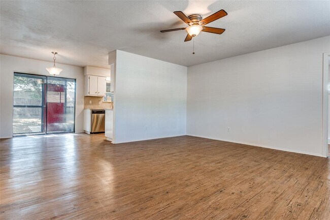 Building Photo - 2214 Winchester Dr
