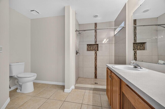 Building Photo - 2364 Paulette Dr