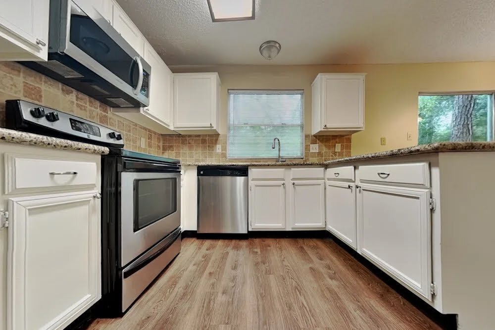 Building Photo - 11 Brentwood Oaks Ct