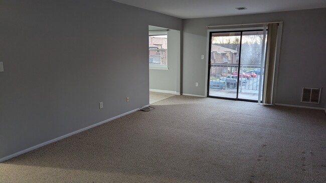 Living Room -pic 1 - 508 Sharon Garden Ct