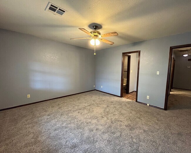 Building Photo - 39th Street Duplex