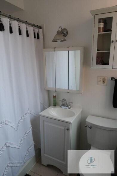 Building Photo - 1311 N Bosworth Ave