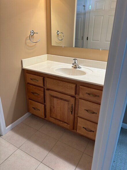 Jack/jill bathroom vanity - 5225 E Dee Woods Rd