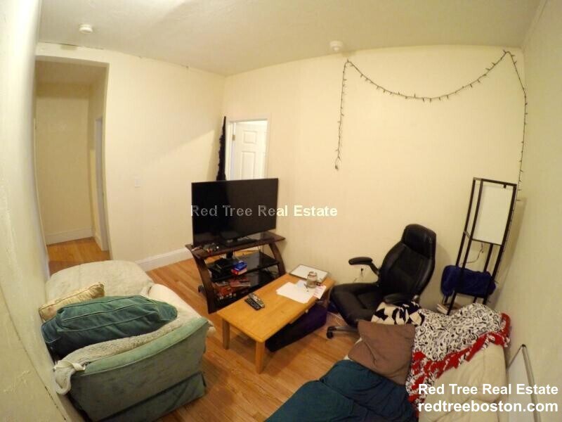 Building Photo - 74 Egmont St