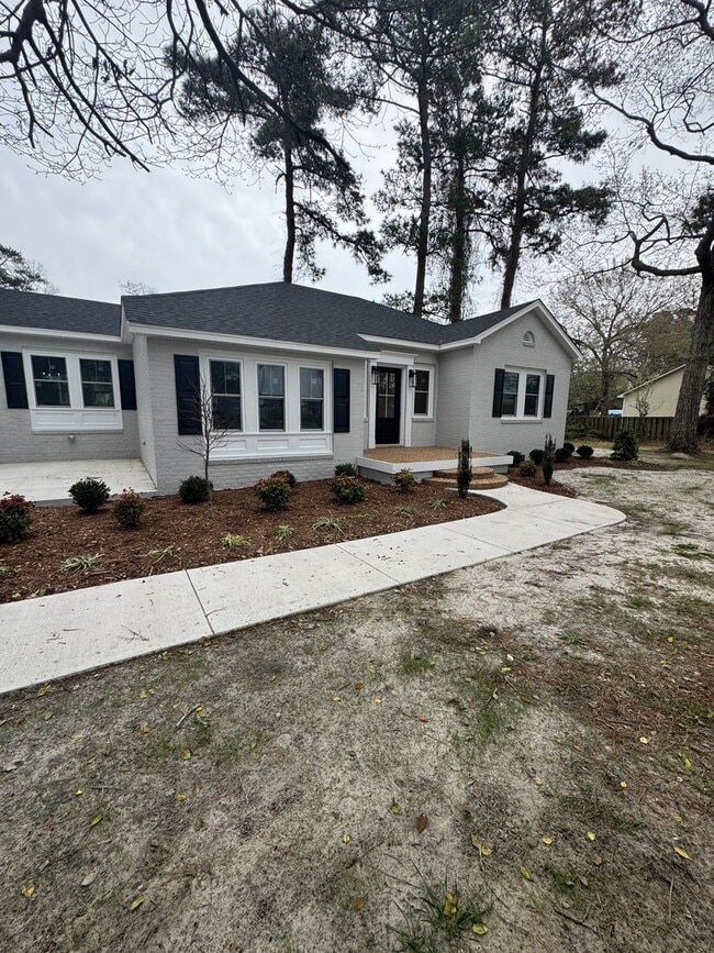 Building Photo - Spectacular Renovation!