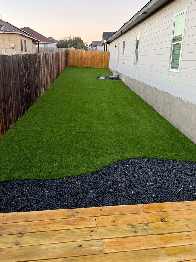 Building Photo - 108 S Thomas Cv