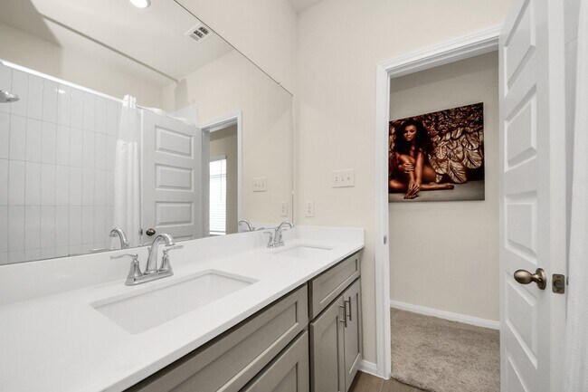 Building Photo - 14967 Eagle Feather Dr