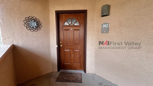 Building Photo - 1 Bedroom, 1 Bath Executive