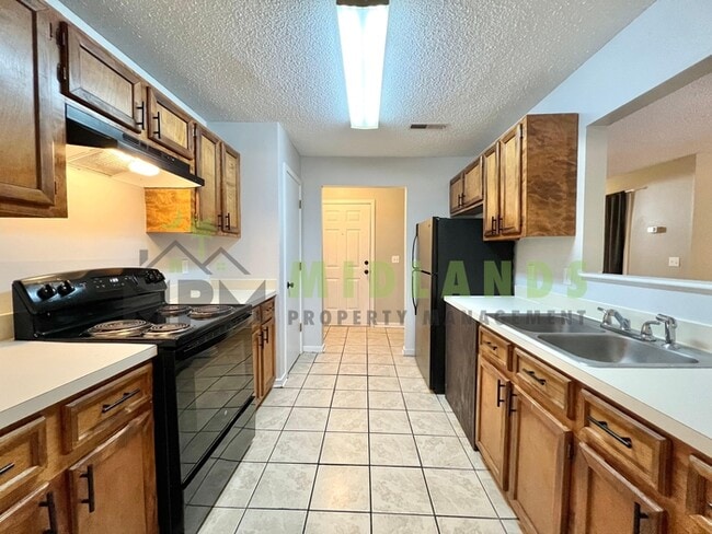 Building Photo - 6008 Village Creek Dr