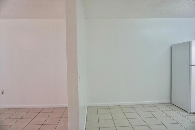 Building Photo - 2567 Elm Ave