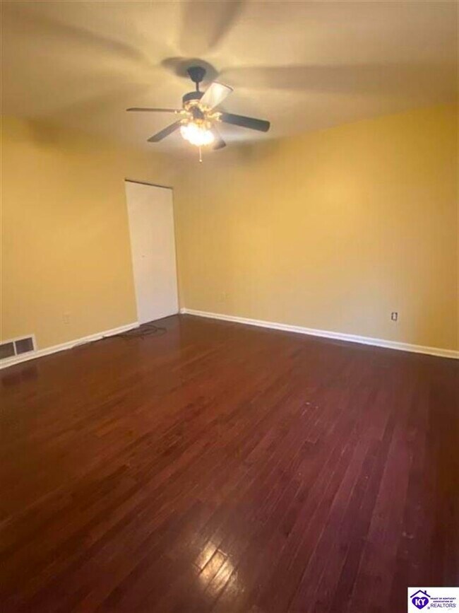 Building Photo - 621 E Lincoln Trail Blvd