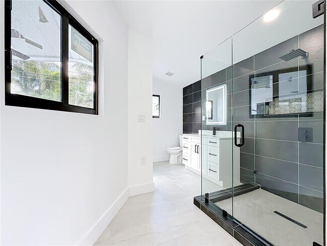 Building Photo - 2472 Tradewinds Dr