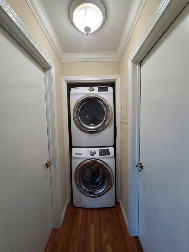 Building Photo - Spacious 2 bedroom 2 bath condo with perfect floor plan