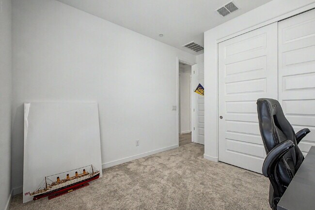 Building Photo - Live the Hawes Crossing Lifestyle – Pool, Pickleball & More! Internet included in the rent!