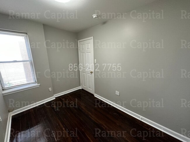 Building Photo - Spacious 3BR Row House with 1.5 bathroom, ...