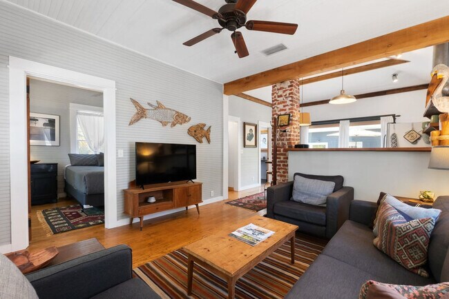 Building Photo - 30 Magnolia Dr