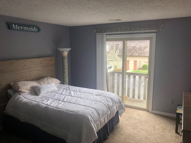 Building Photo - Sawgrass Condo