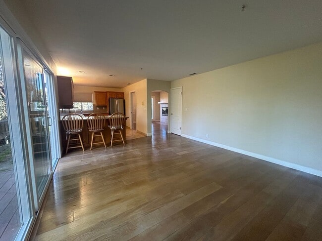 Building Photo - 142 Pine Canyon Rd