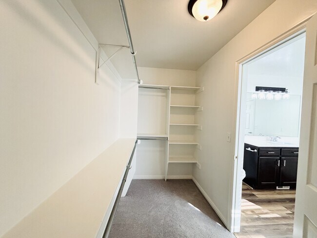 Building Photo - 1094 1825 W