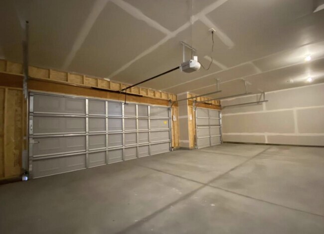 Building Photo - 2339 8th Ln SE