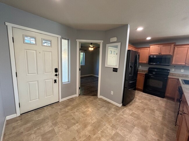 Building Photo - Gorgeous 3 BD, 2 BA House with 1 Car garag...