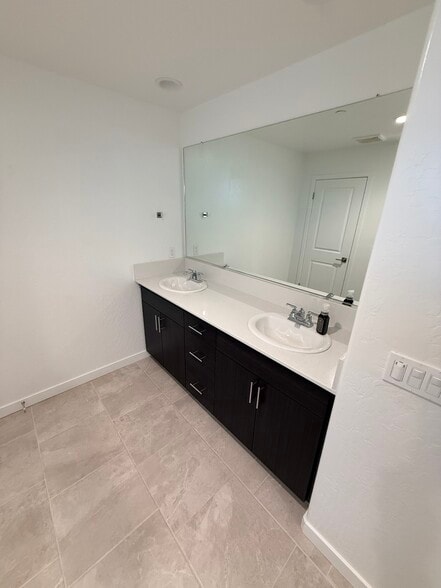 Building Photo - 392 Talus Way S