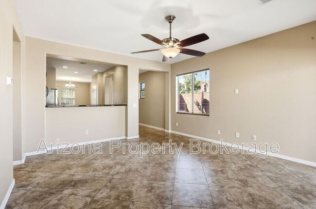 Building Photo - 824 E Jacob St