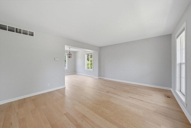 Building Photo - 21854 W Kentwood Dr