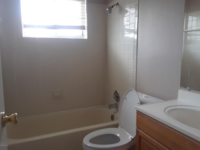 Building Photo - 135 S Suzanne Ct