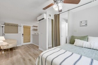 Building Photo - 1111 W 10th St