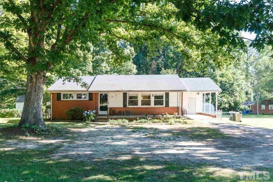 Front of house - 1225 Southerlund Rd