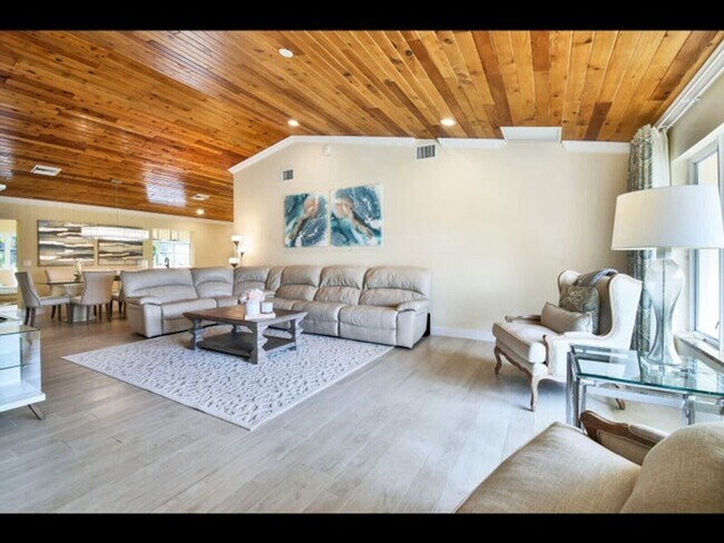 Building Photo - 451 N Lyra Cir