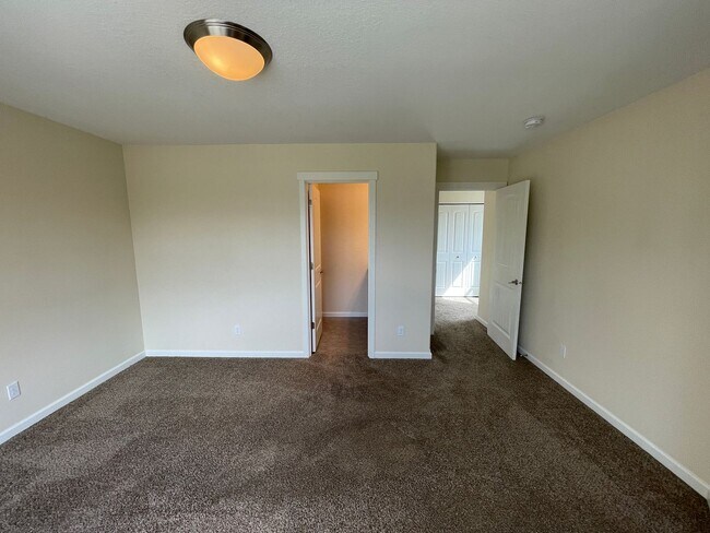 Building Photo - 569