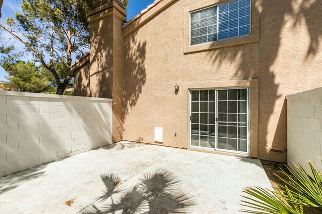 Building Photo - Charming 2-bedroom townhome in Green Valley!