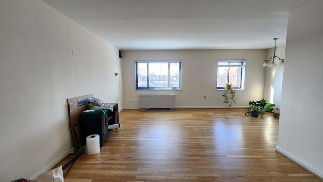 Building Photo - Utilities Included! Parking! Near Pentagon City Metro!