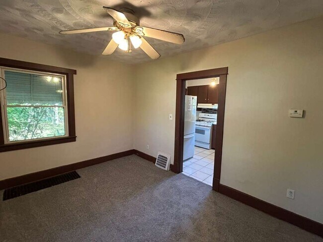 Building Photo - 377 Talbot Ave