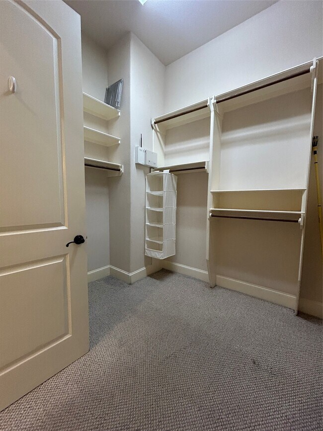 Building Photo - 6353 Richmond Ave.