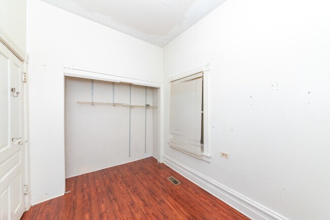 Building Photo - 1016 S Oakley Blvd