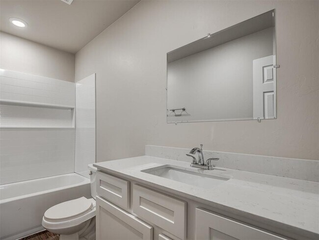 Building Photo - 206 Gray St