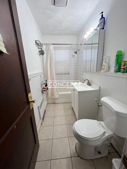 Building Photo - 23 Moraine St