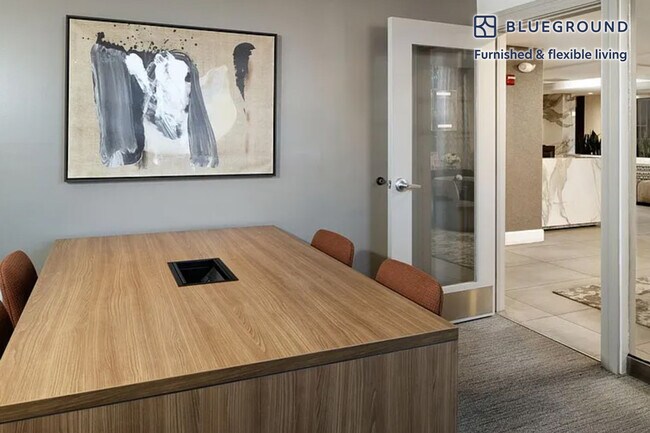 Building Photo - 160 Boylston St