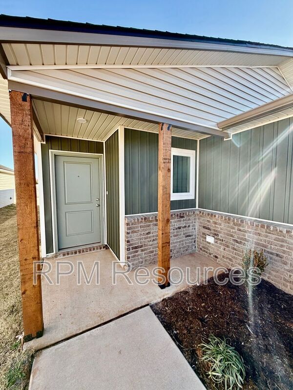 Building Photo - 10320 Baled Bermuda Rd