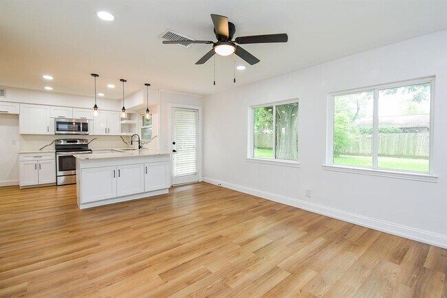 Building Photo - 5019 Stillbrooke Dr