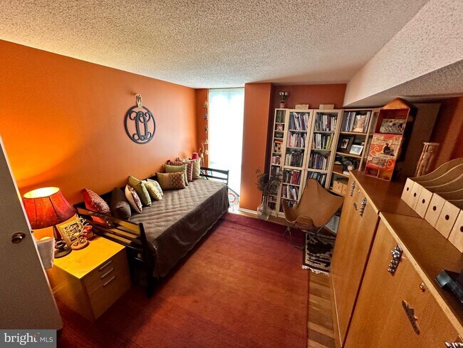 Building Photo - 6800 Fleetwood Rd