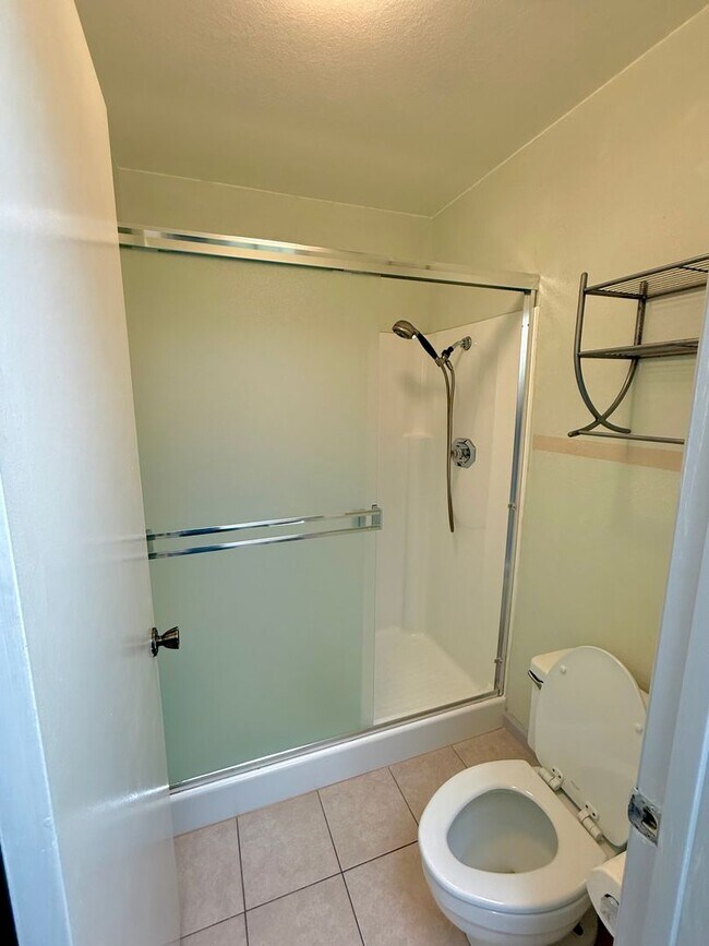 Building Photo - $3490 -- Beautifully Upgraded 3BR Townhome in Northgate