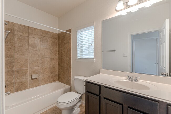 Building Photo - 13527 Vista De Oro St