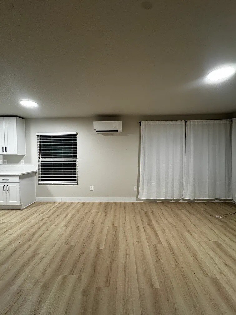 Building Photo - 7414 N Albina Ave